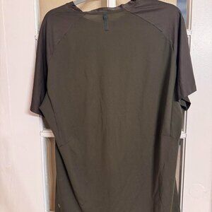 Lululemon Short sleeve crew neck training shirt men's large